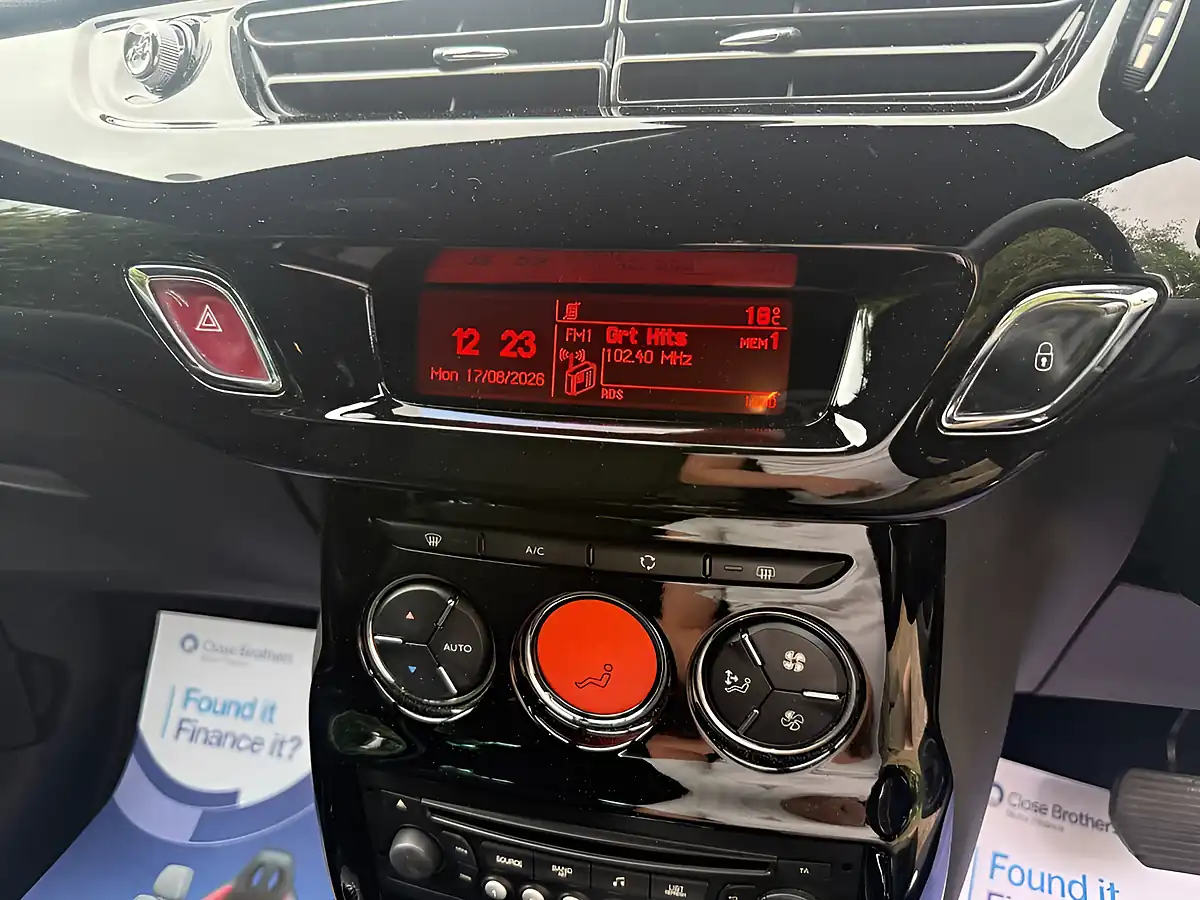 Used 2014 Citroen DS3 Dstyle Plus Purple - Interior and Exterior details 12