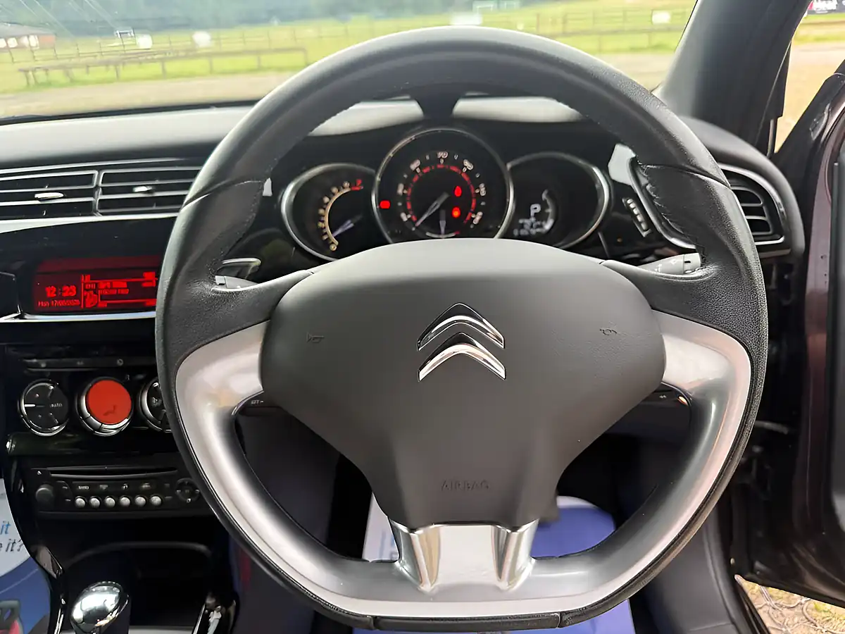 Used 2014 Citroen DS3 Dstyle Plus Purple - Interior and Exterior details 14