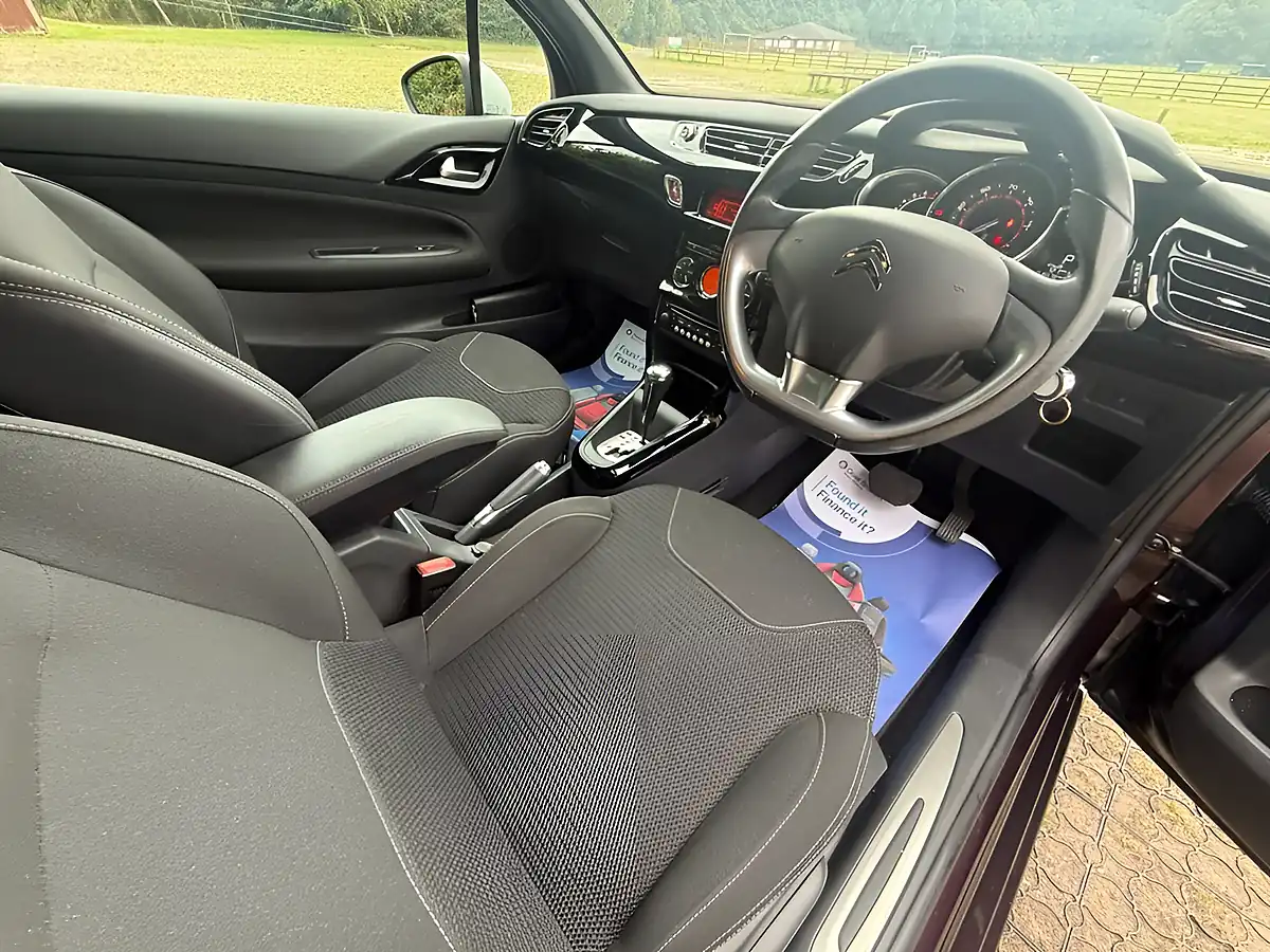 Used 2014 Citroen DS3 Dstyle Plus Purple - Interior and Exterior details 8