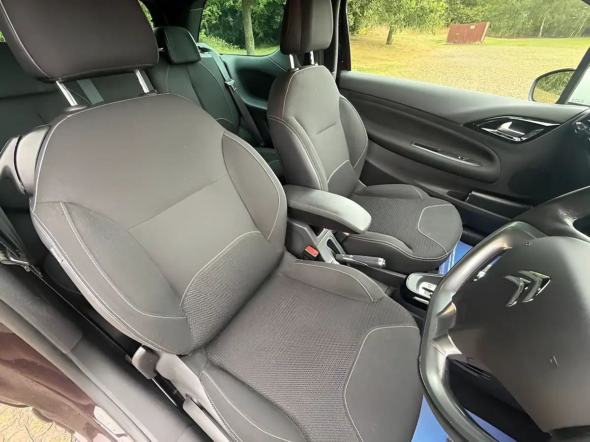 Used 2014 Citroen DS3 Dstyle Plus Purple - Interior and Exterior details 9