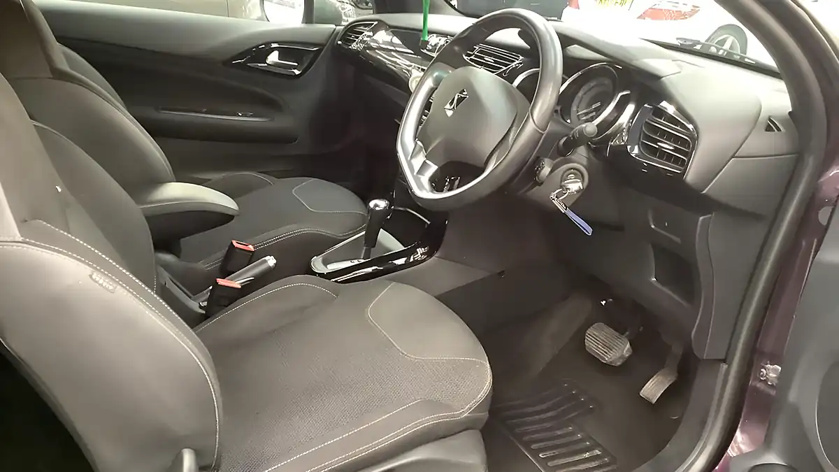 Used 2014 Citroen DS3 Dstyle Plus Purple - Interior and Exterior details 10