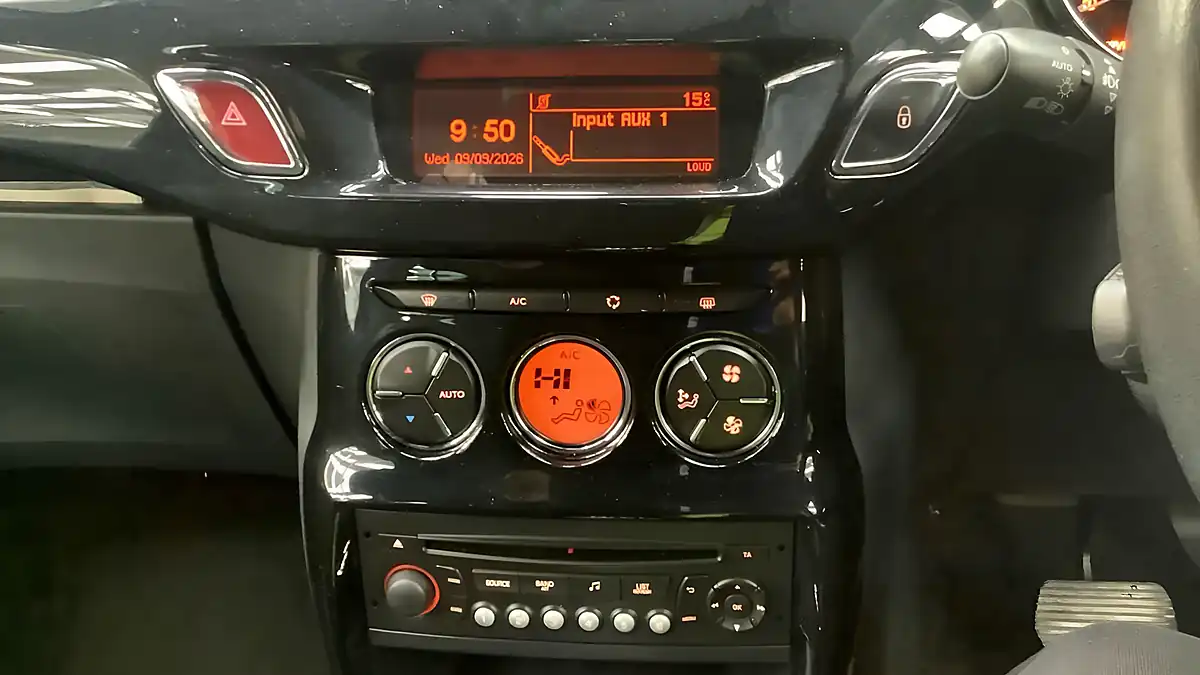 Used 2014 Citroen DS3 Dstyle Plus Purple - Interior and Exterior details 11