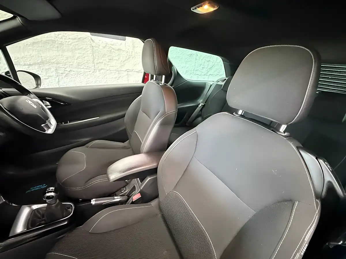 Used 2014 Citroen DS3 Dstyle Plus Red - Interior and Exterior details 11
