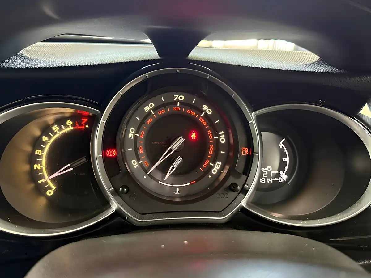 Used 2014 Citroen DS3 Dstyle Plus Red - Interior and Exterior details 13