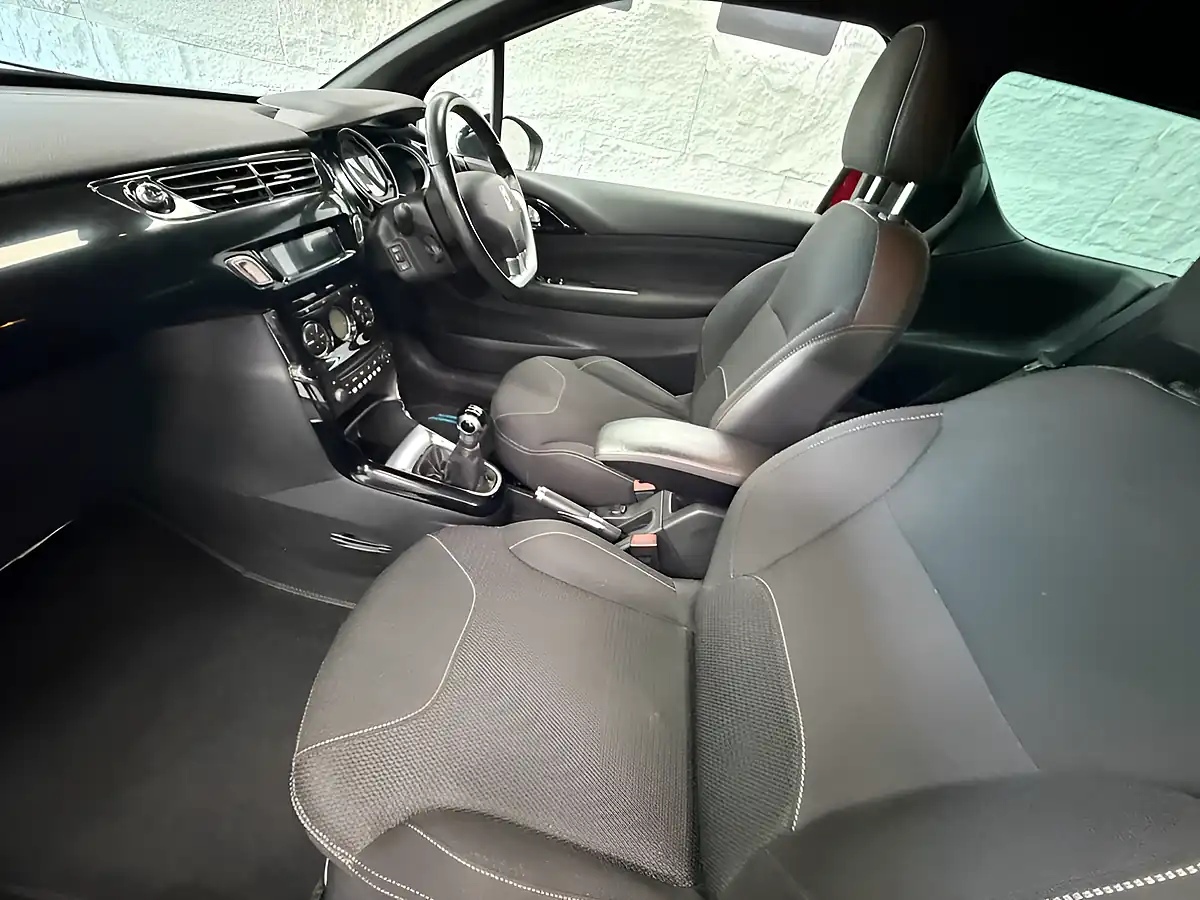 Used 2014 Citroen DS3 Dstyle Plus Red - Interior and Exterior details 5