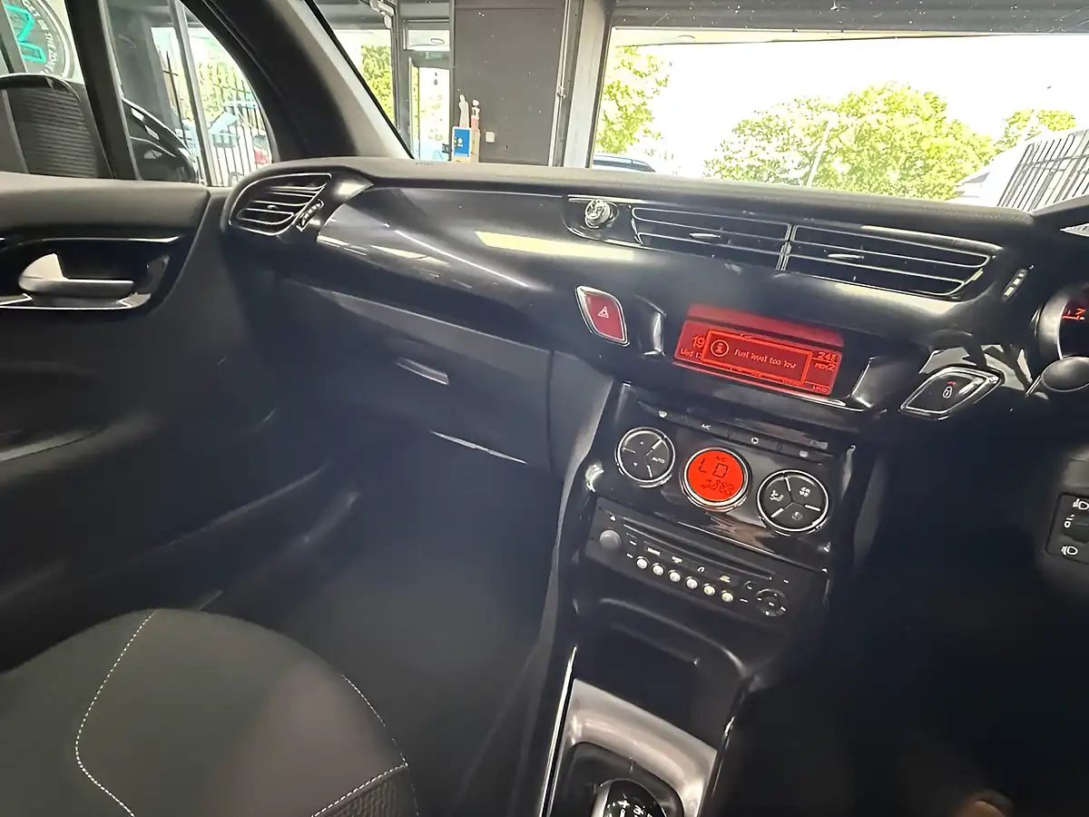 Used 2014 Citroen DS3 Dstyle Plus Red - Interior and Exterior details 6