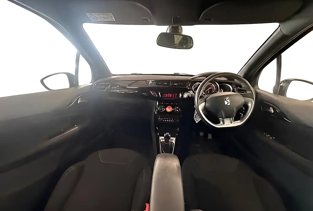Used 2014 Citroen DS3 Dstyle Plus Silver - Interior and Exterior details 5