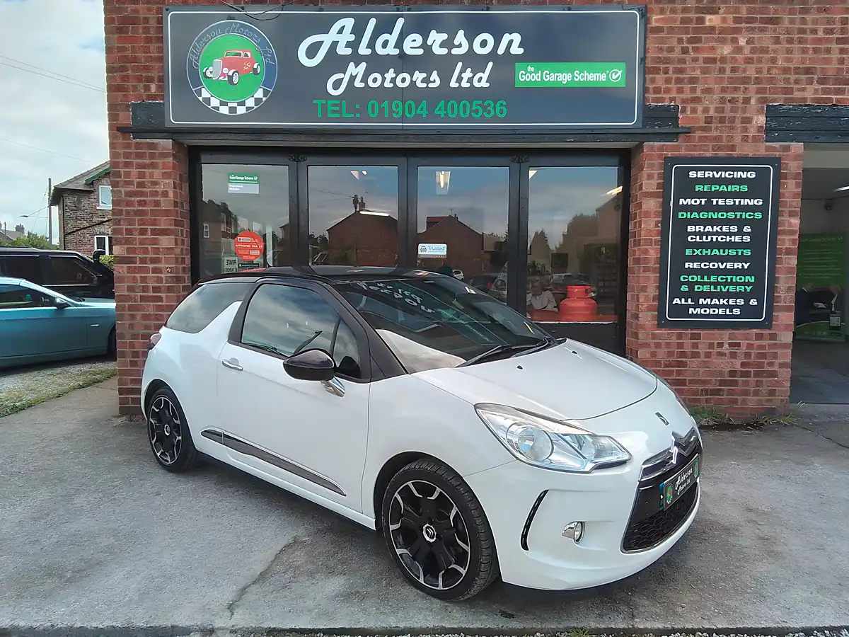 Used 2014 Citroen DS3 Dstyle Plus White - Front View