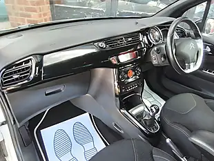 Used 2014 Citroen DS3 Dstyle Plus White - Interior and Exterior details 15