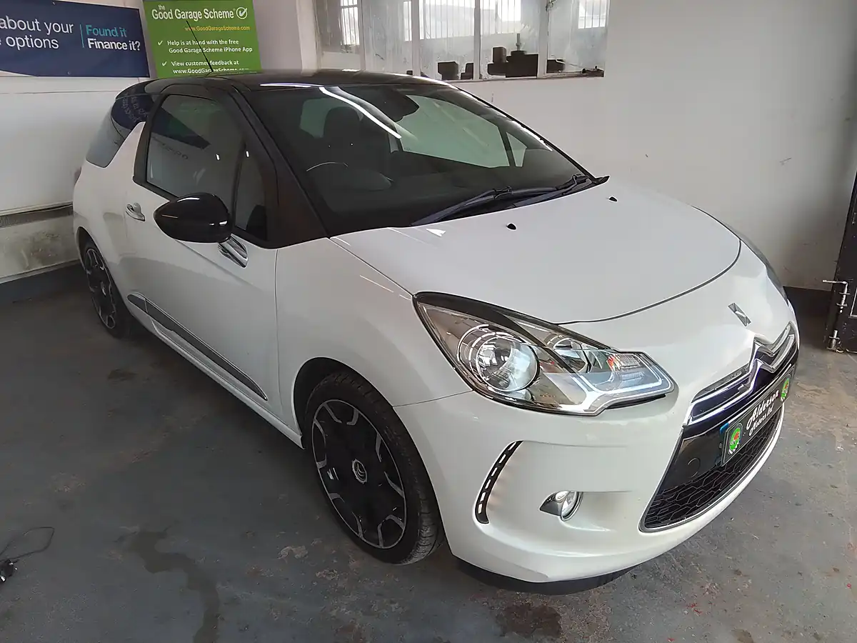 Used 2014 Citroen DS3 Dstyle Plus White - Interior and Exterior details 3