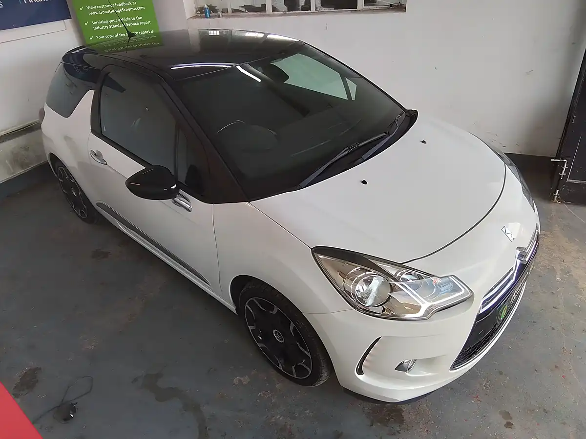 Used 2014 Citroen DS3 Dstyle Plus White - Interior and Exterior details 4