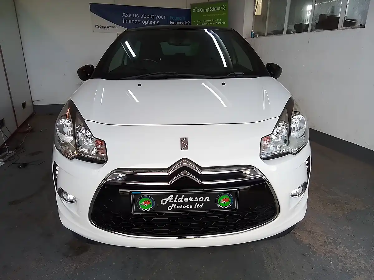Used 2014 Citroen DS3 Dstyle Plus White - Interior and Exterior details 5