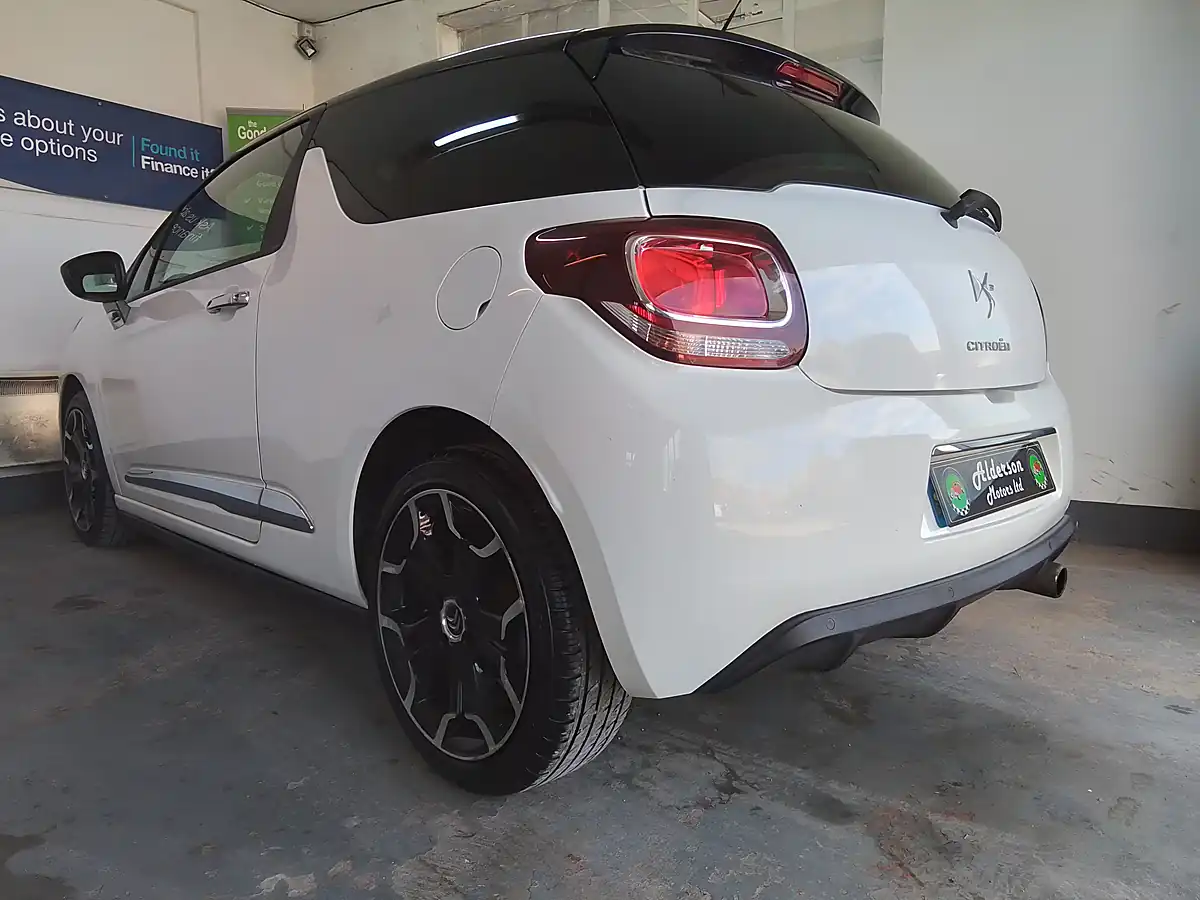 Used 2014 Citroen DS3 Dstyle Plus White - Interior and Exterior details 8
