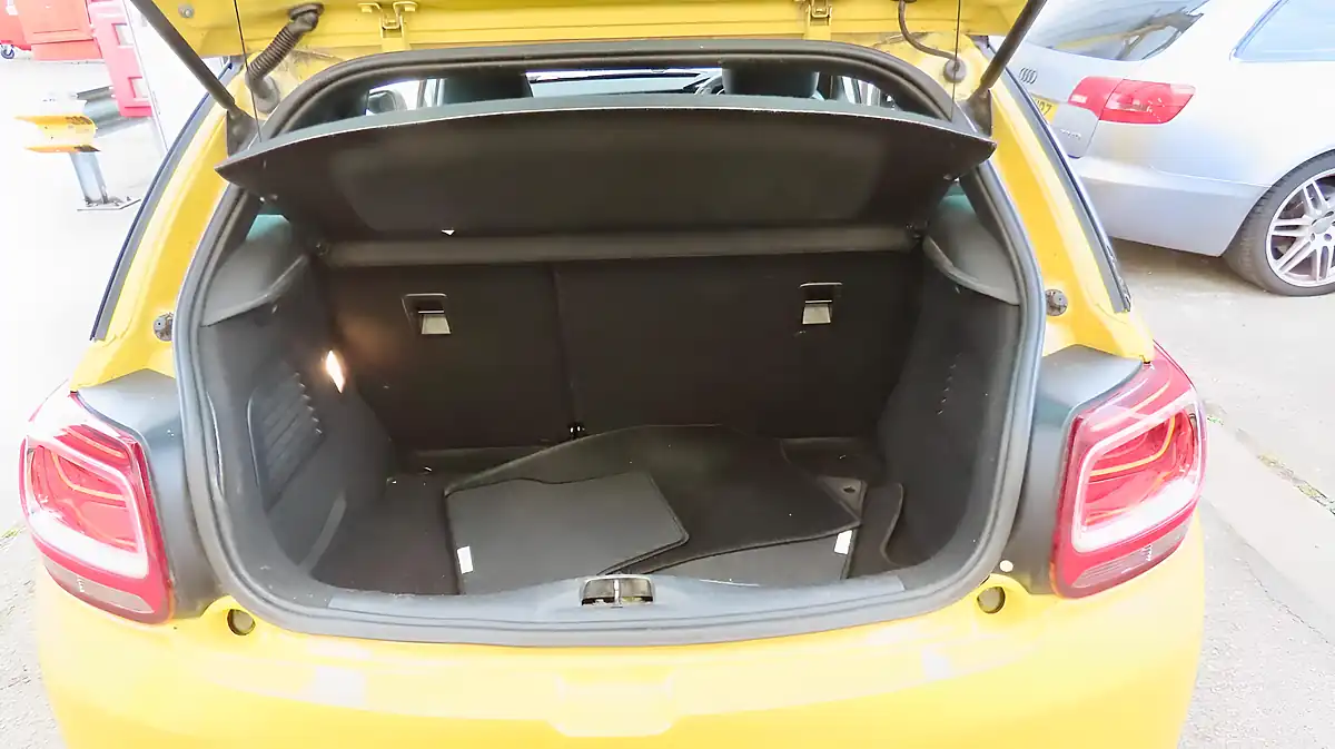 Used 2014 Citroen DS3 Dstyle Plus Yellow - Interior and Exterior details 6