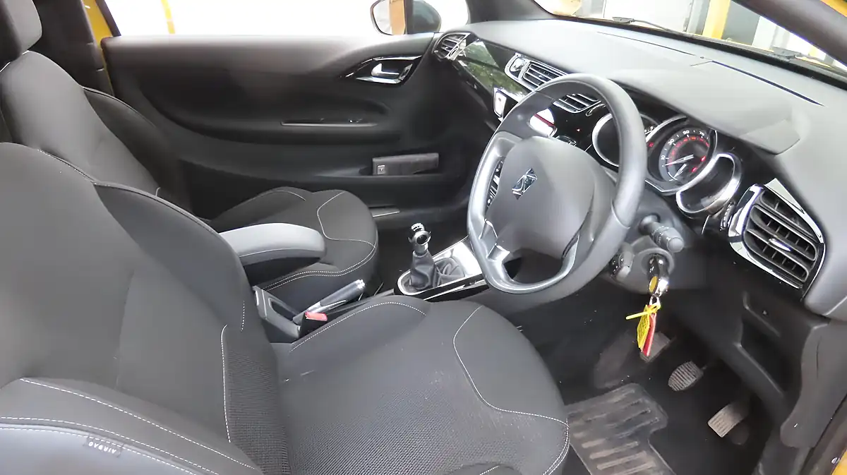 Used 2014 Citroen DS3 Dstyle Plus Yellow - Interior and Exterior details 7