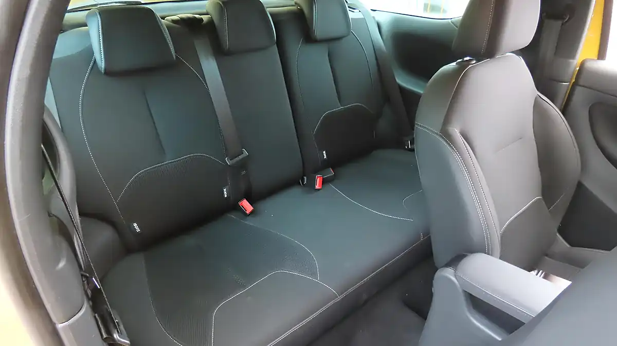 Used 2014 Citroen DS3 Dstyle Plus Yellow - Interior and Exterior details 9