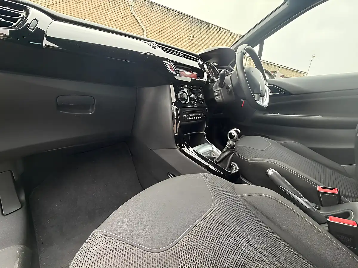 Used 2014 Citroen DS3 Dstyle Yellow - Interior and Exterior details 16