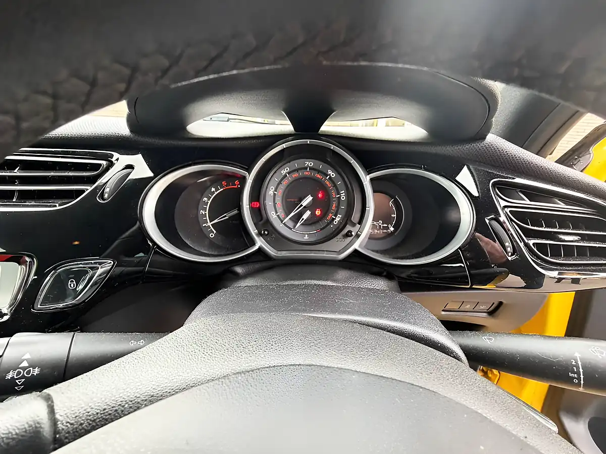Used 2014 Citroen DS3 Dstyle Yellow - Interior and Exterior details 18