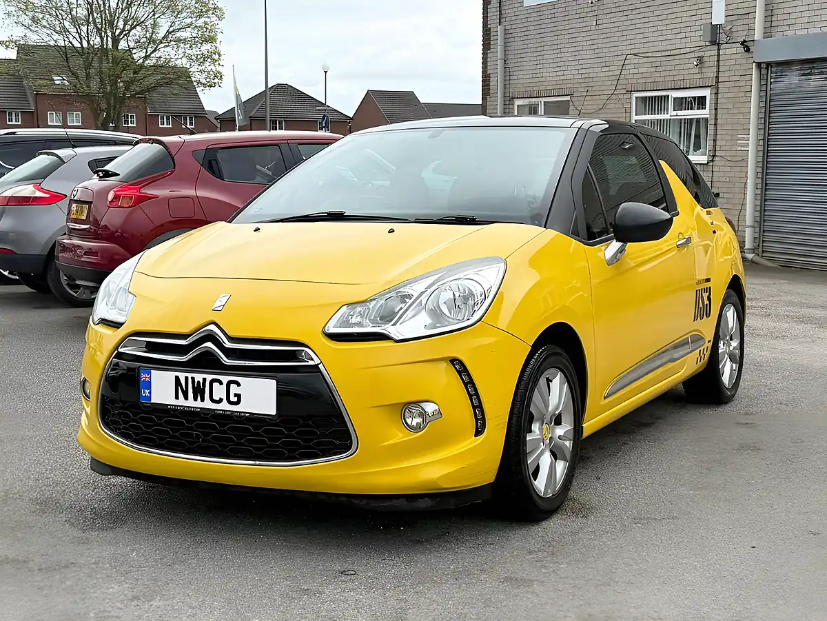 Used 2014 Citroen DS3 Dstyle Yellow - Interior and Exterior details 5