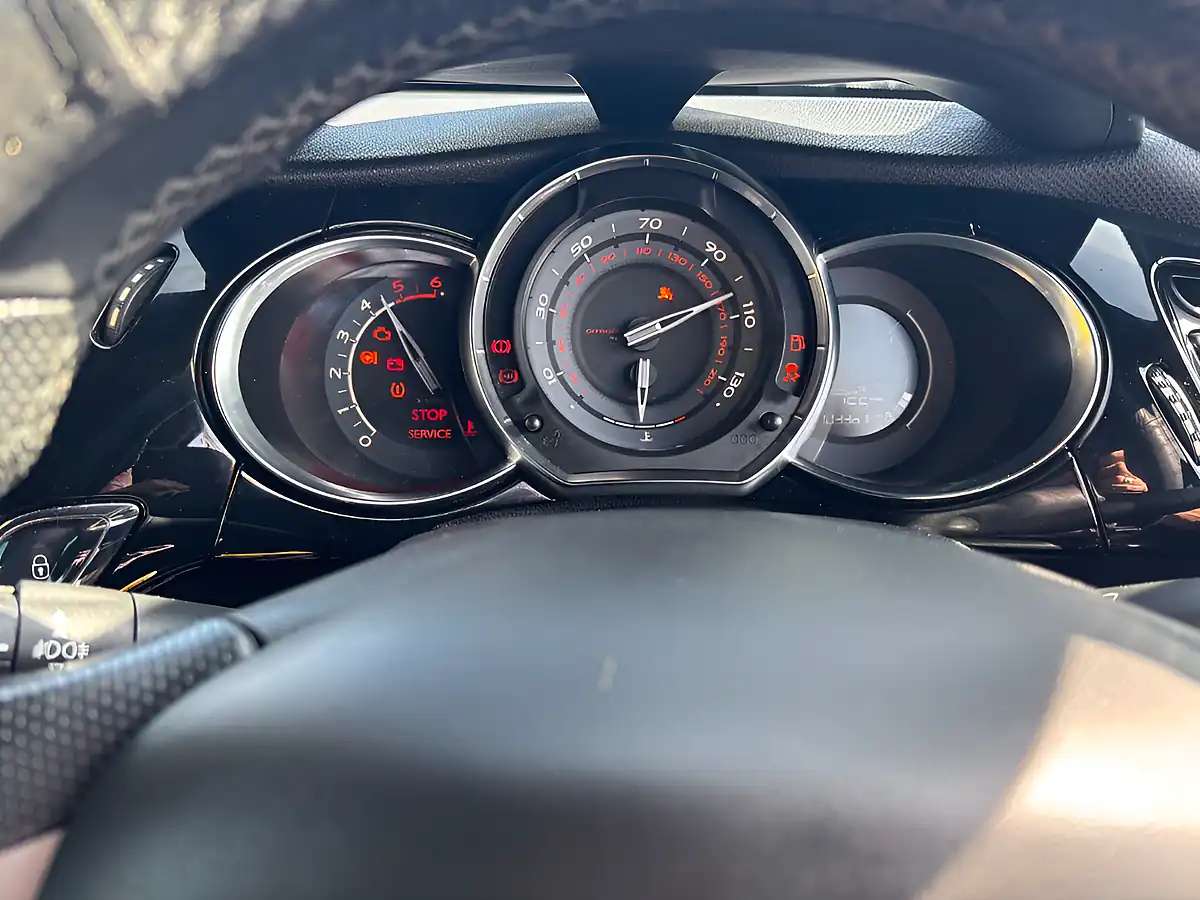 Used 2014 Citroen DS3 Yellow - Interior and Exterior details 12