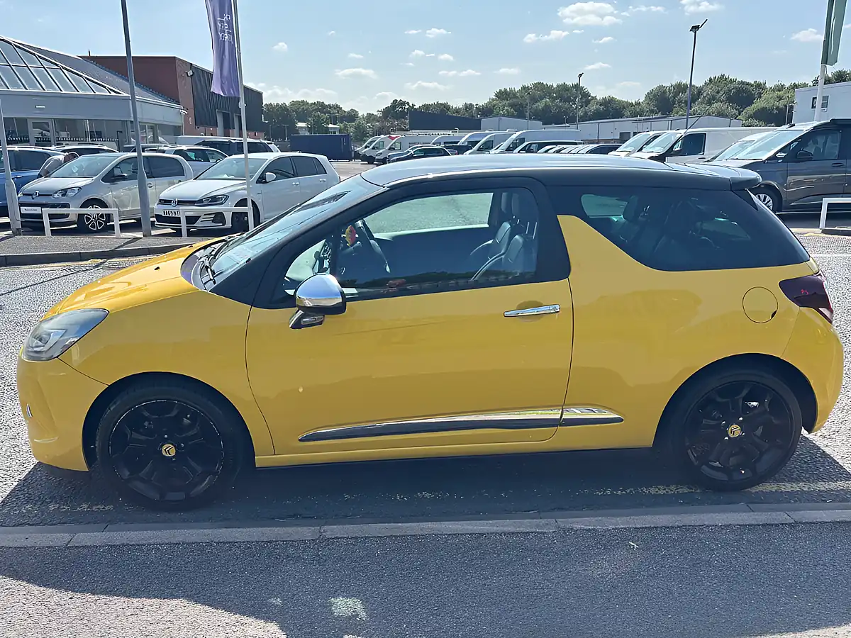Used 2014 Citroen DS3 Yellow - Interior and Exterior details 4