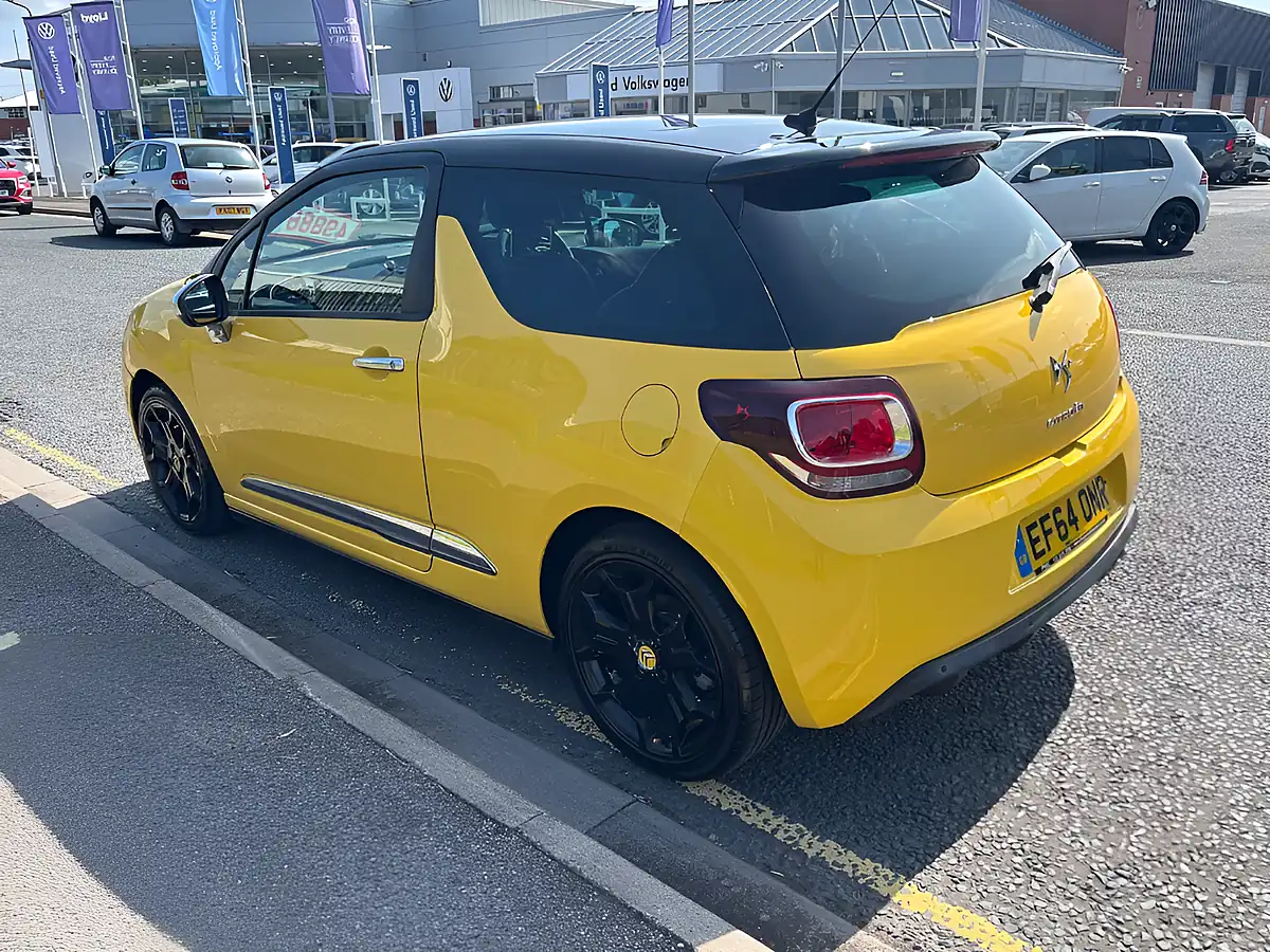 Used 2014 Citroen DS3 Yellow - Interior and Exterior details 7