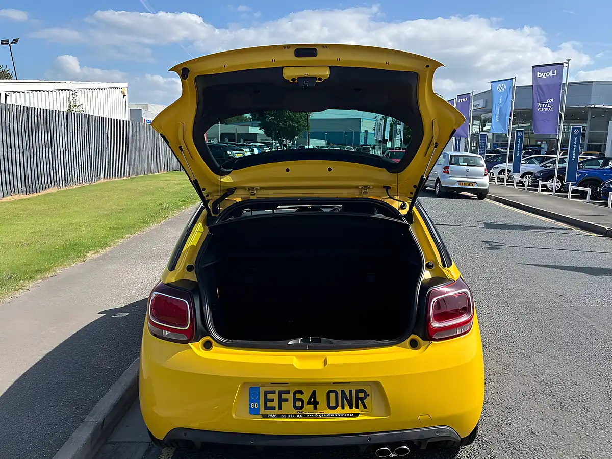 Used 2014 Citroen DS3 Yellow - Interior and Exterior details 9