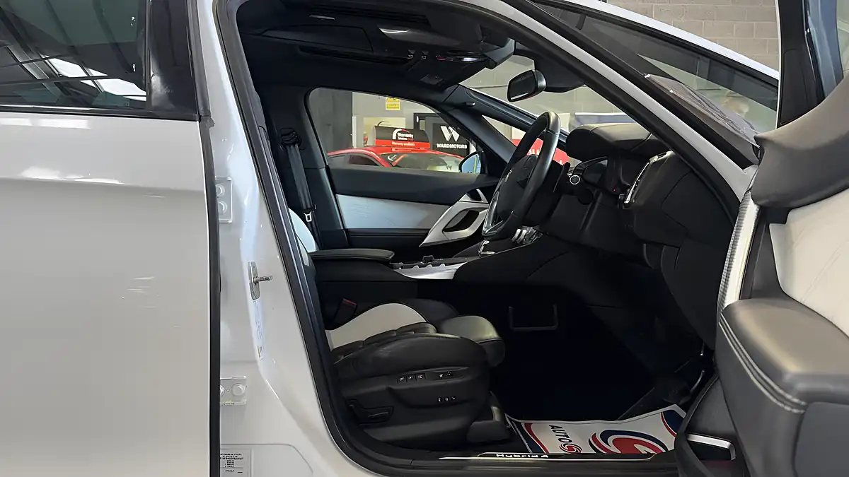 Used 2014 Citroen DS5 Airdream Dsport White - Interior and Exterior details 10