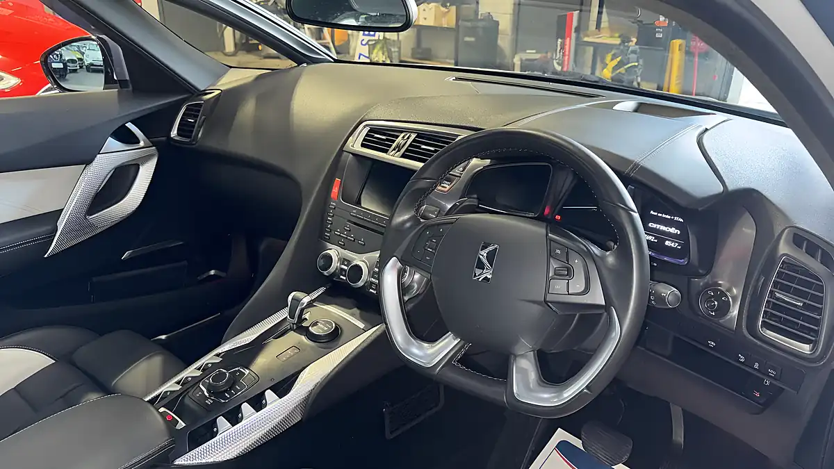 Used 2014 Citroen DS5 Airdream Dsport White - Interior and Exterior details 11