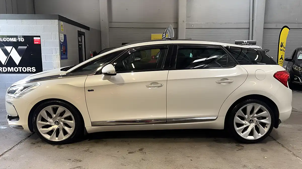 Used 2014 Citroen DS5 Airdream Dsport White - Interior and Exterior details 2