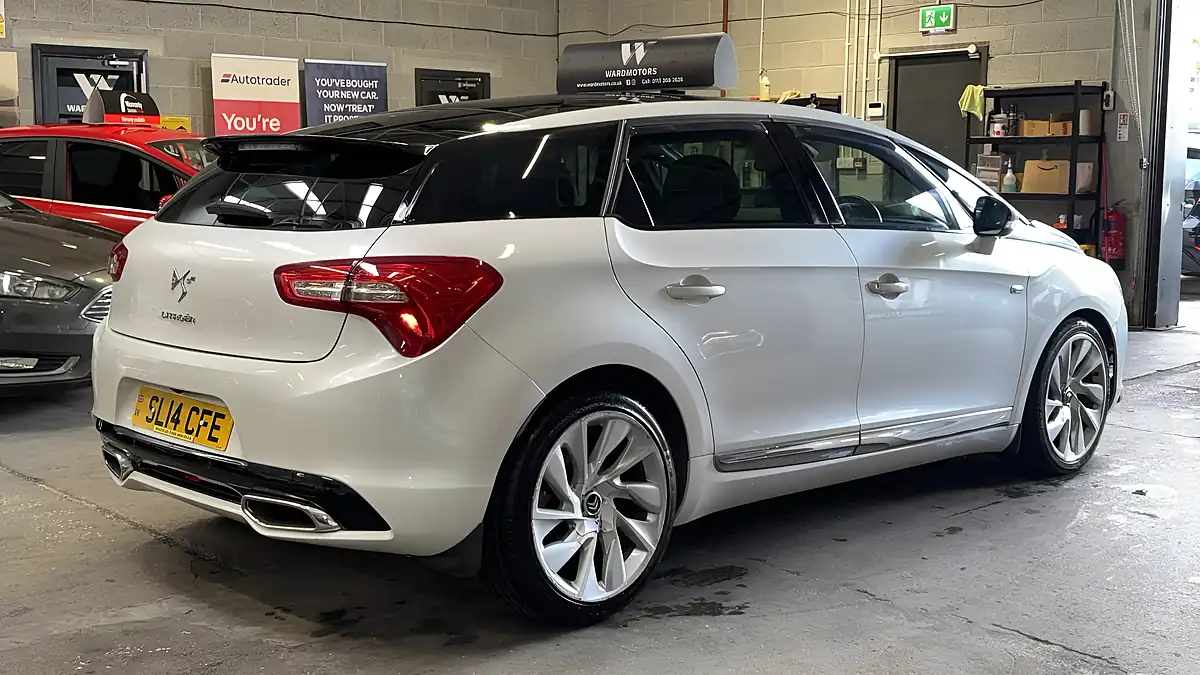 Used 2014 Citroen DS5 Airdream Dsport White - Interior and Exterior details 5