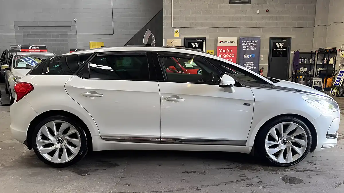 Used 2014 Citroen DS5 Airdream Dsport White - Interior and Exterior details 8