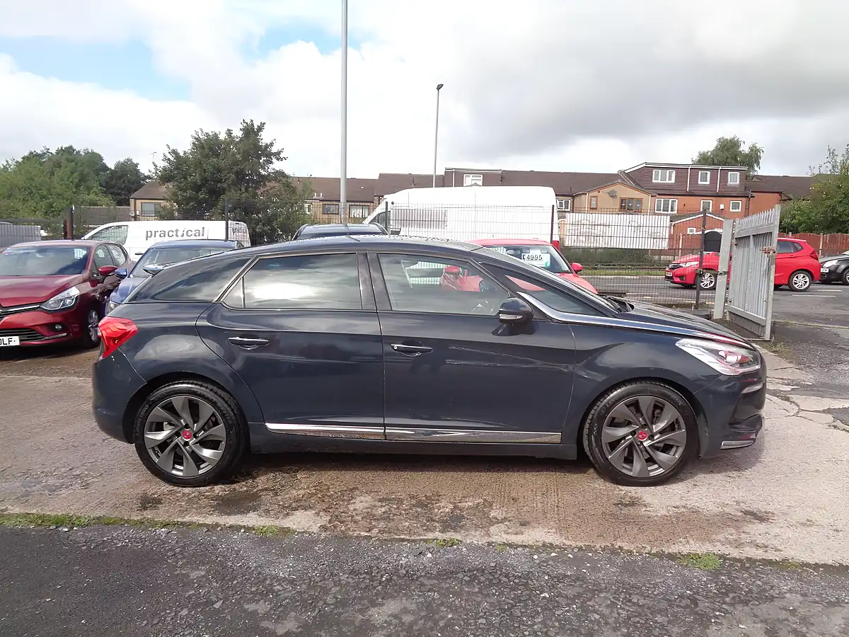 Used 2014 Citroen DS5 Dstyle Grey - Interior and Exterior details 3