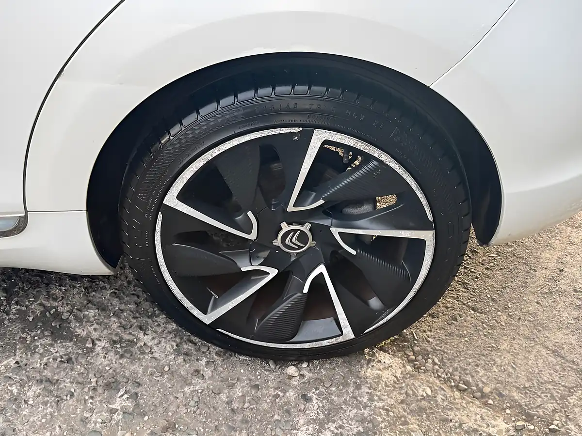 Used 2014 Citroen DS5 Dstyle White - Interior and Exterior details 15