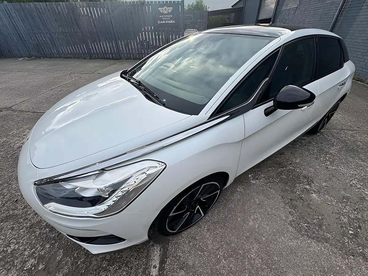 Used 2014 Citroen DS5 Dstyle White - Interior and Exterior details 16