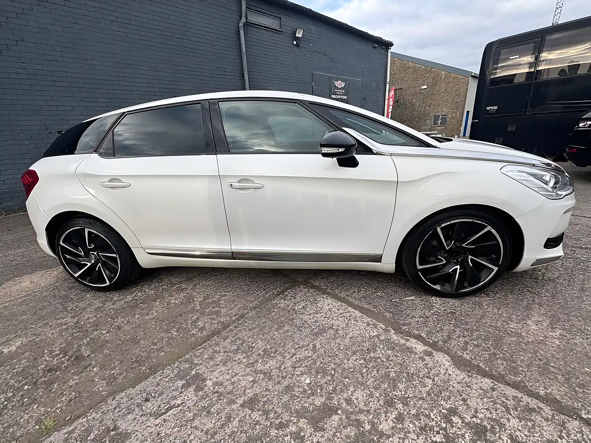 Used 2014 Citroen DS5 Dstyle White - Interior and Exterior details 4