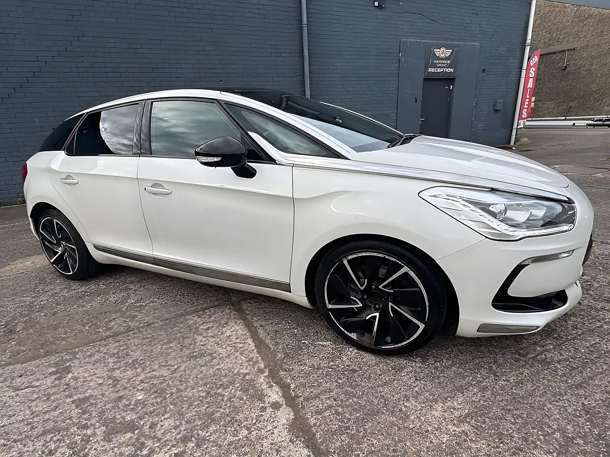 Used 2014 Citroen DS5 Dstyle White - Interior and Exterior details 5