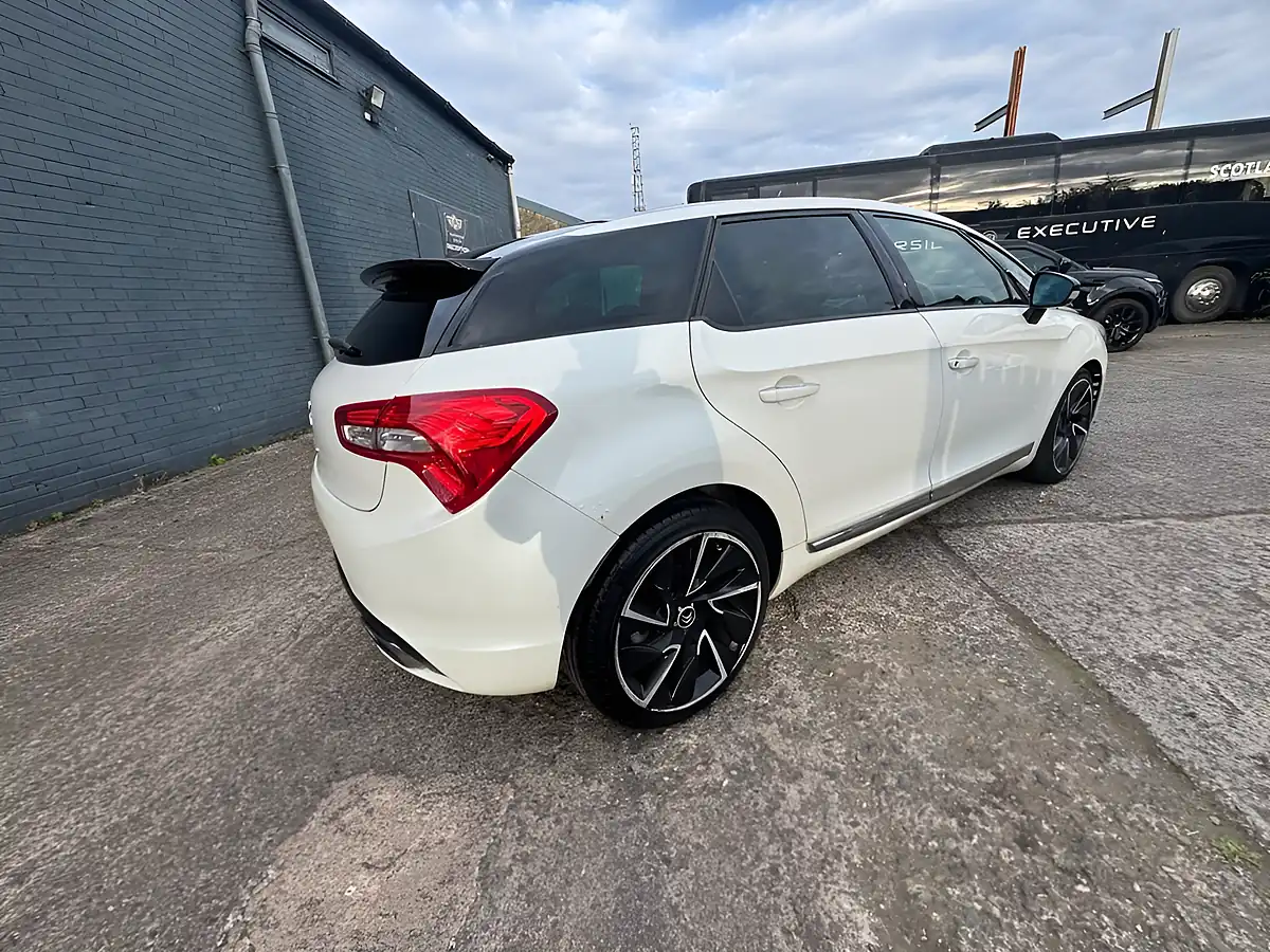 Used 2014 Citroen DS5 Dstyle White - Interior and Exterior details 7