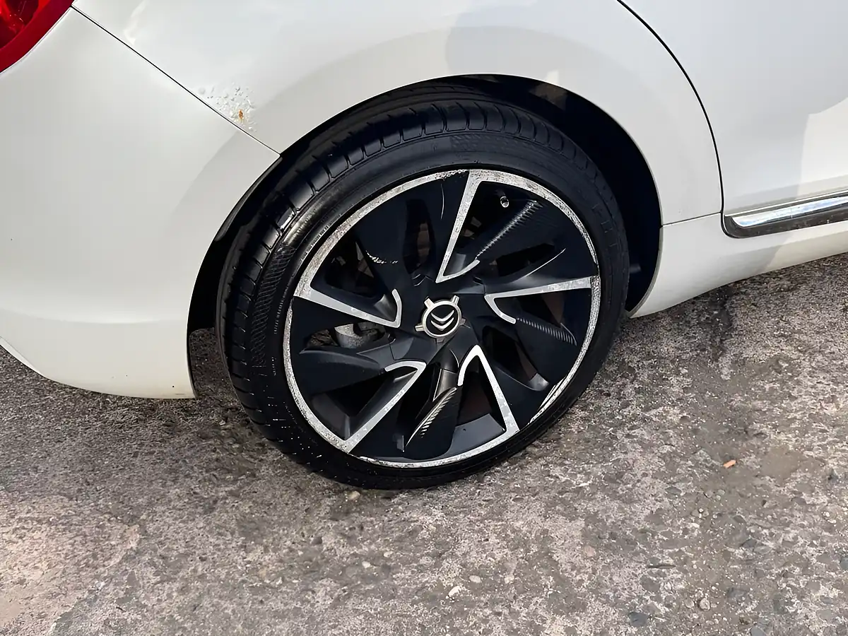 Used 2014 Citroen DS5 Dstyle White - Interior and Exterior details 8