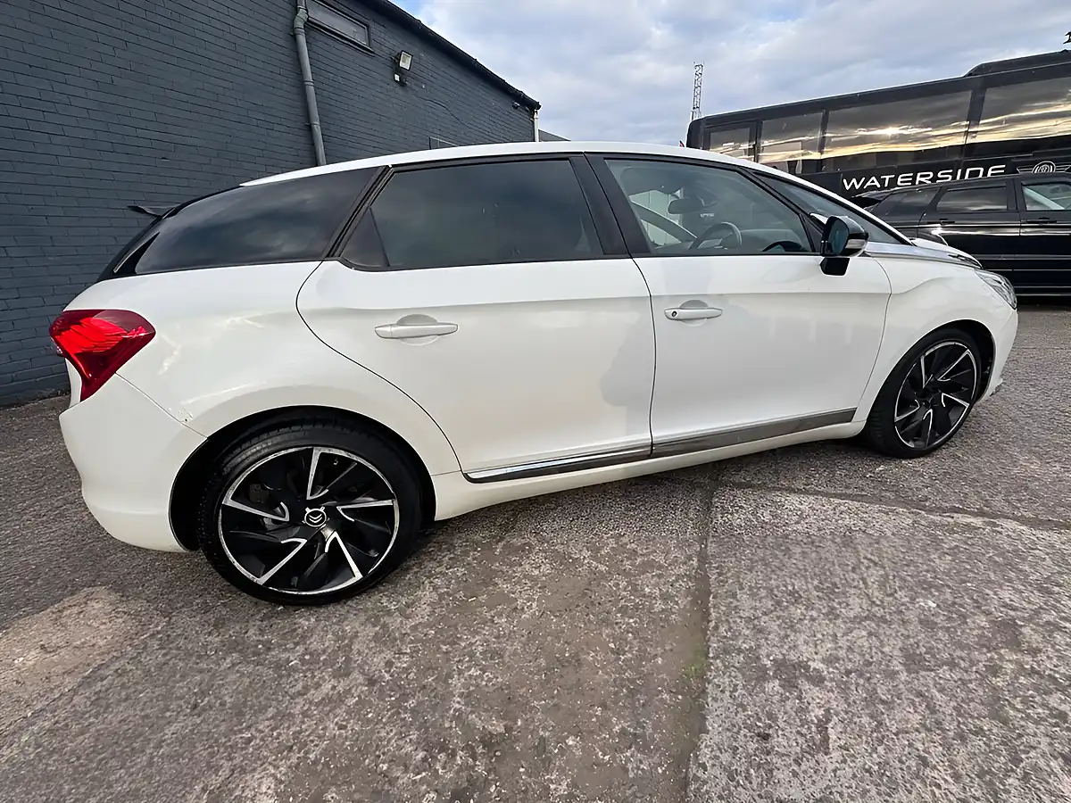 Used 2014 Citroen DS5 Dstyle White - Interior and Exterior details 9