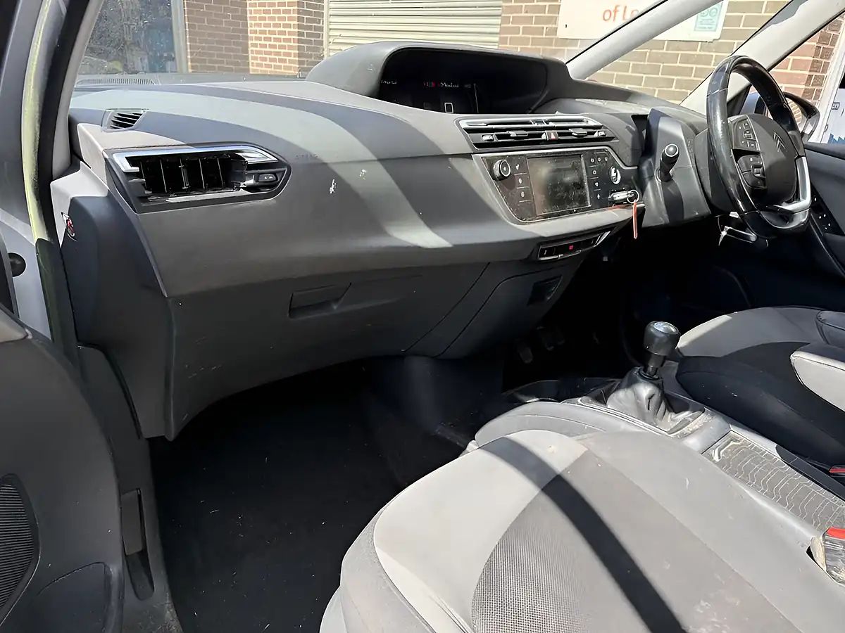 Used 2014 Citroen Grand C4 Picasso Airdream Exclusive Silver - Interior and Exterior details 11