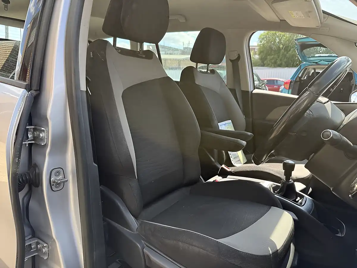 Used 2014 Citroen Grand C4 Picasso Airdream Exclusive Silver - Interior and Exterior details 9