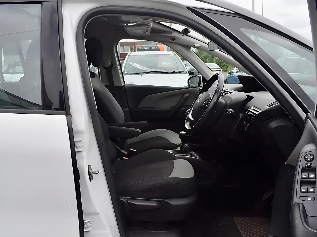 Used 2014 Citroen Grand C4 Picasso Airdream Exclusive White - Interior and Exterior details 10