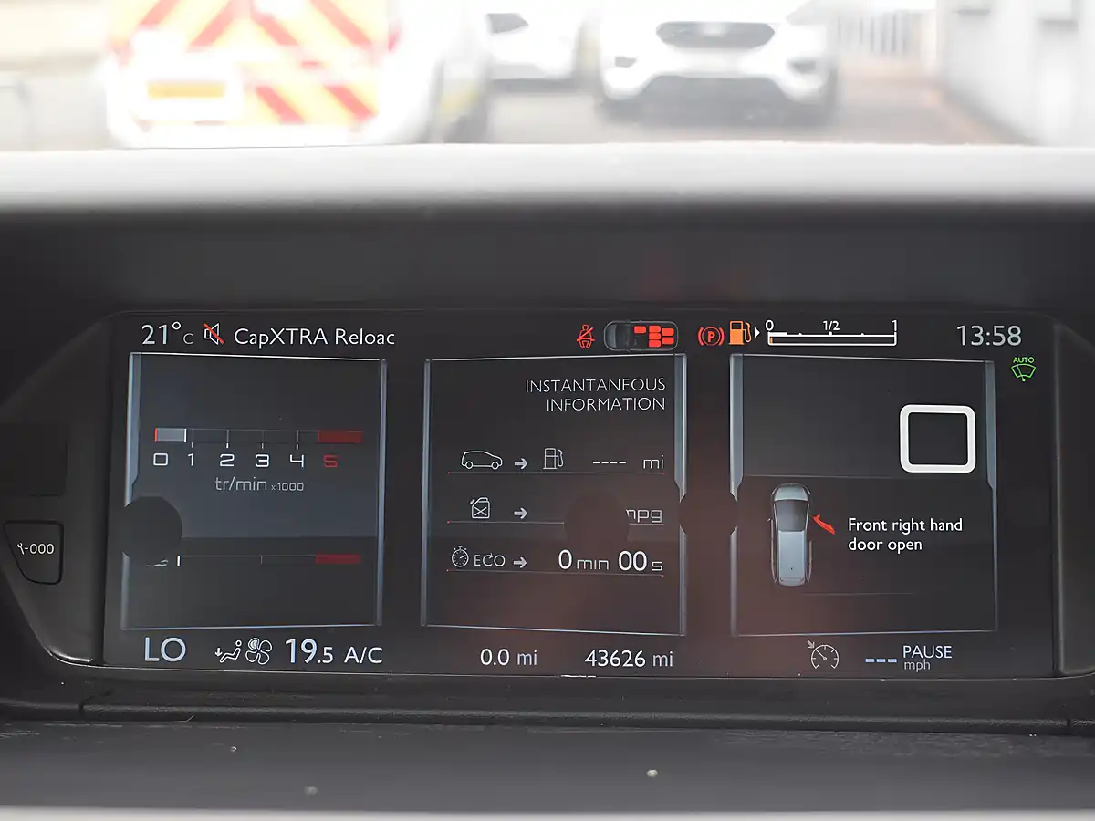 Used 2014 Citroen Grand C4 Picasso Airdream Exclusive White - Interior and Exterior details 12