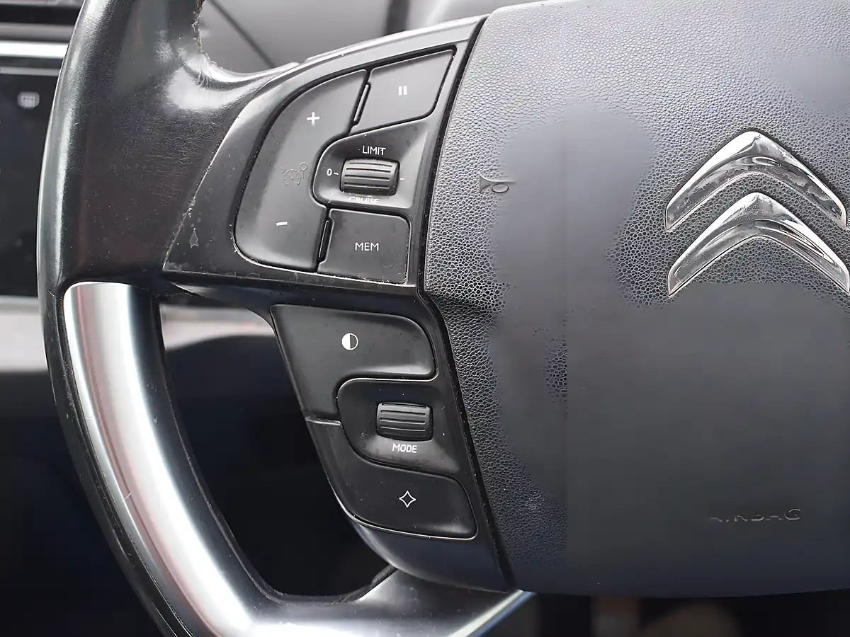 Used 2014 Citroen Grand C4 Picasso Airdream Exclusive White - Interior and Exterior details 17