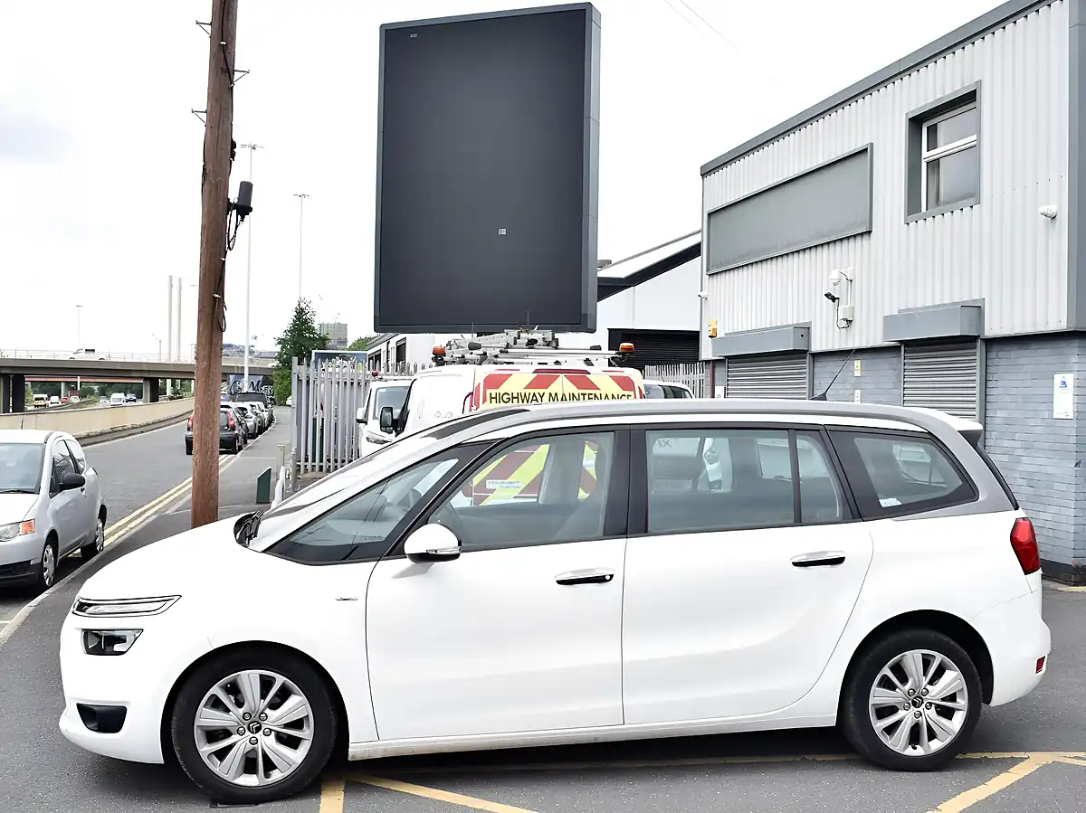 Used 2014 Citroen Grand C4 Picasso Airdream Exclusive White - Interior and Exterior details 4