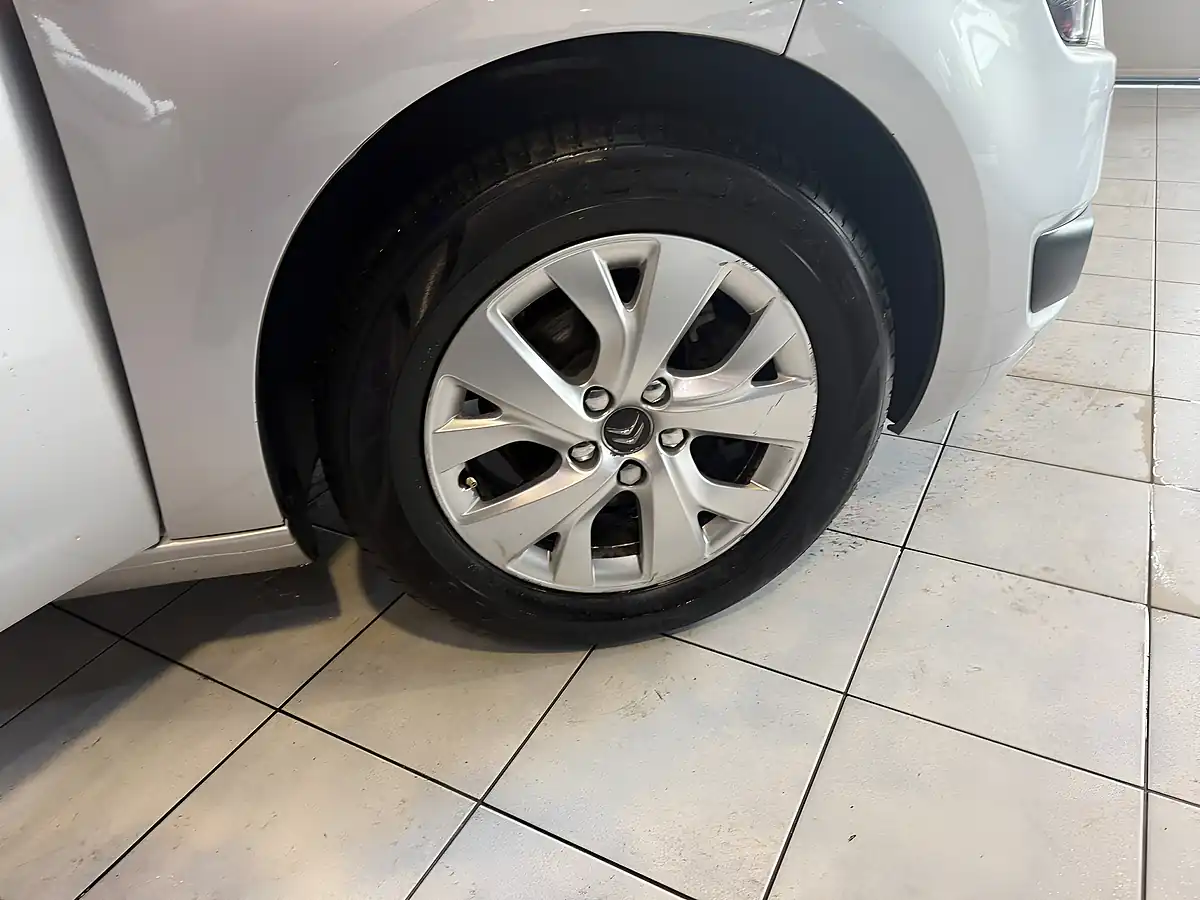Used 2014 Citroen Grand C4 Picasso Airdream Vtr+ Silver - Interior and Exterior details 17