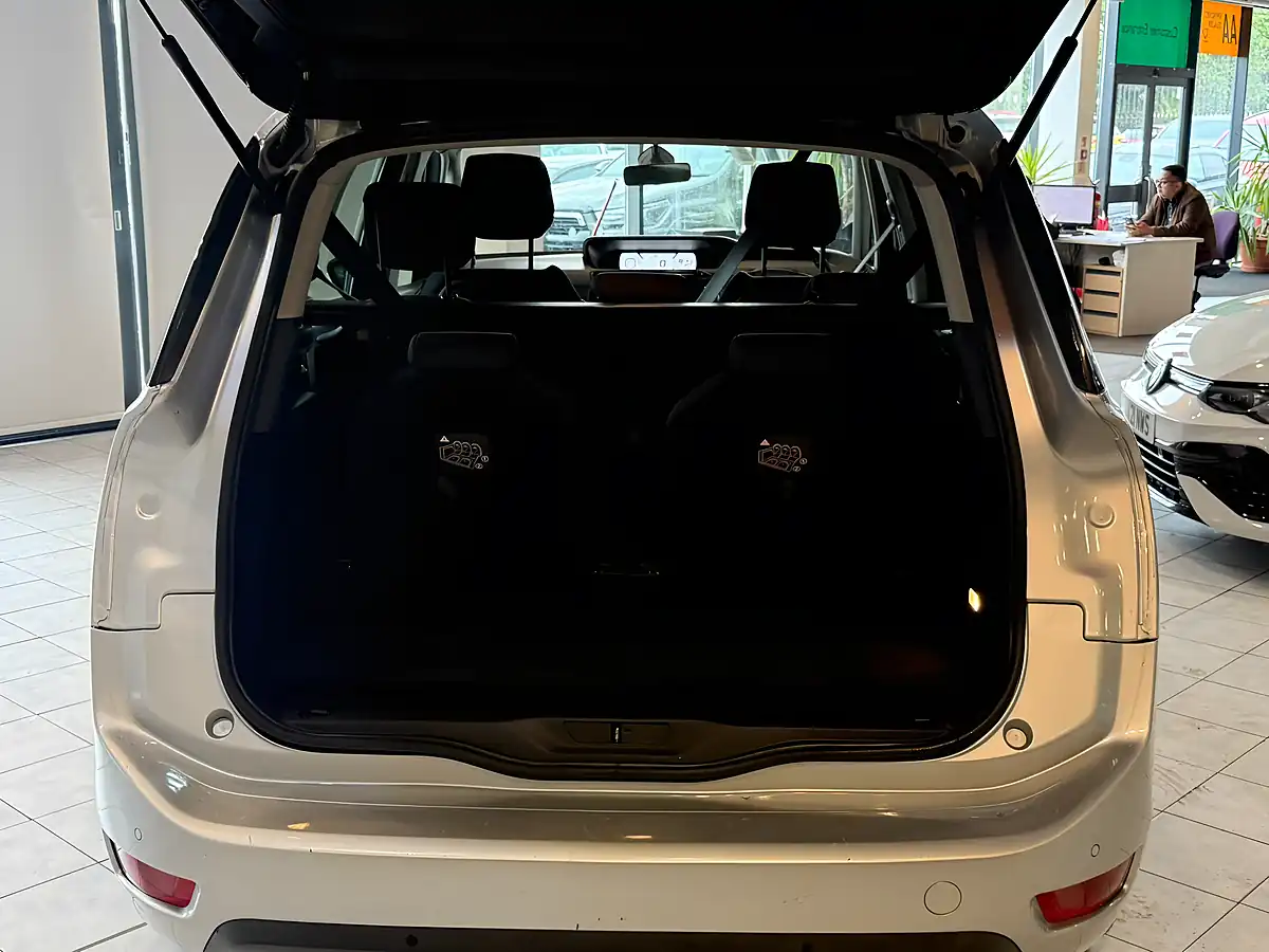 Used 2014 Citroen Grand C4 Picasso Airdream Vtr+ Silver - Interior and Exterior details 8