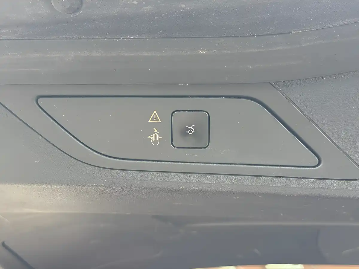 Used 2014 Citroen Grand C4 Picasso Exclusive+ Red - Interior and Exterior details 14