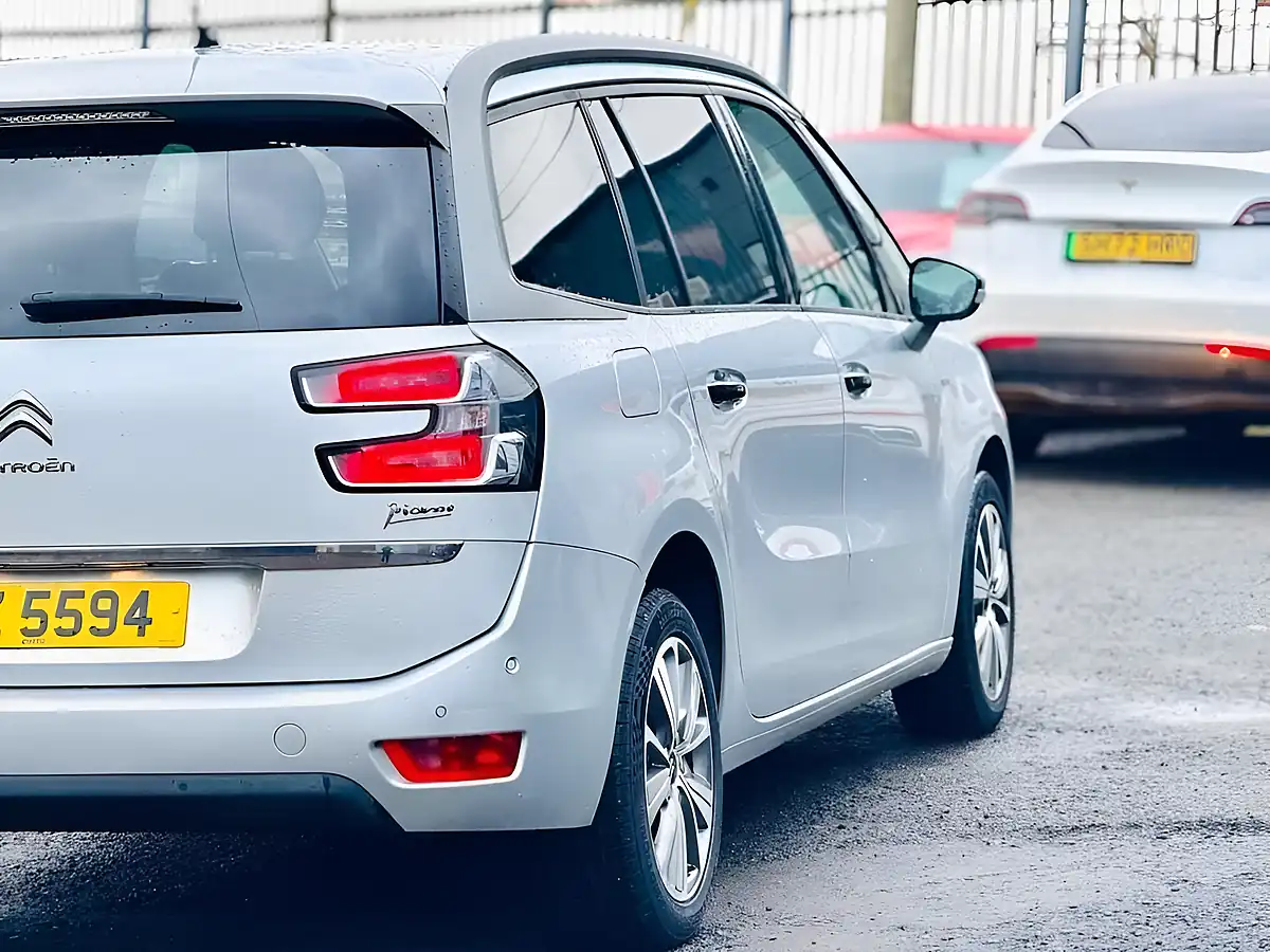 Used 2014 Citroen Grand C4 Picasso Exclusive+ Silver - Interior and Exterior details 12